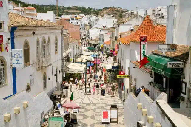 albufeira 1 https://www.zonvakantiemoment.nl/app/uploads/2024/04/albufeira-1-640x426.webp