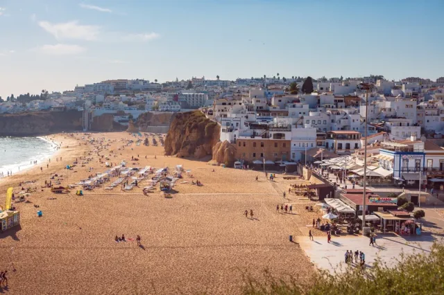 albufeira 2 https://www.zonvakantiemoment.nl/app/uploads/2024/04/albufeira-2-640x426.webp