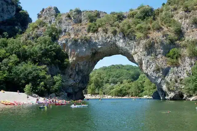 Foto 5 Pont d 'arc Ardeche https://www.zonvakantiemoment.nl/app/uploads/2024/05/Foto-5-Pont-d-arc-Ardeche-640x426.webp